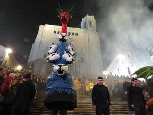 Fires 2018. La Beatufarra, descens del Beatusaure per les escales de la Catedral de Girona