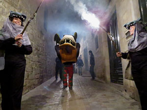Fires 2018. La Beatufarra, descens del Beatusaure per les escales de la Catedral de Girona