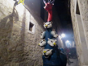 Fires 2018. La Beatufarra, descens del Beatusaure per les escales de la Catedral de Girona