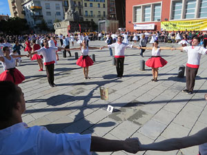 78è concurs de Colles Sardanistes amb la cobla Ciutat de Girona a la plaça de Francesc Calvet i Rubalcaba