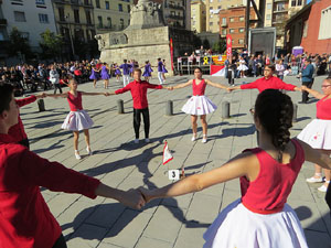 78è concurs de Colles Sardanistes amb la cobla Ciutat de Girona a la plaça de Francesc Calvet i Rubalcaba