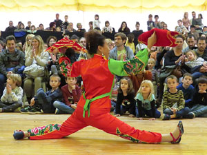 Fires 2018. Dansa del lle&oacute; (Wu Shi) a la pla&ccedil;a Miquel de Palol
