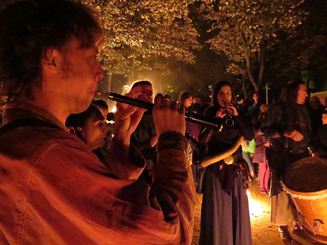 Fires 2018. Espectacle de foc i m&uacute;sica Llumin&agrave;ries de Fires, a c&agrave;rrec de Taller de Magn&egrave;sia i Els Berros de la Cort