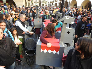 Fires 2018. Passejada de Fires de la Mula Baba i representaci&oacute; de titelles