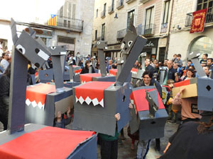 Fires 2018. Passejada de Fires de la Mula Baba i representaci&oacute; de titelles