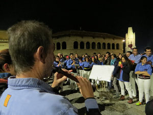Fires 2018. Pujada d'un pilar per les escales de la Catedral, a càrrec dels Marrecs de Salt