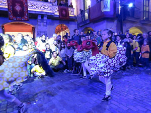 Fires 2018. Preg&oacute; de Fires. Entrada i ballades de capgrossos, gegants i far&agrave;ndula a la pla&ccedil;a del Vi