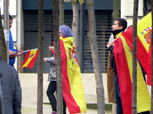 Manifestaci&oacute; antifeixista per un acte pol&iacute;tic de la plataforma Borb&ograve;nia amb el suport de Vox, a la pla&ccedil;a de l'U d'octubre del 2017