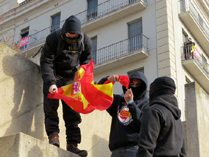 Manifestaci&oacute; antifeixista per un acte pol&iacute;tic de la plataforma Borb&ograve;nia amb el suport de Vox, a la pla&ccedil;a de l'U d'octubre del 2017