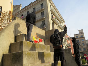 Manifestaci&oacute; antifeixista per un acte pol&iacute;tic de la plataforma Borb&ograve;nia amb el suport de Vox, a la pla&ccedil;a de l'U d'octubre del 2017