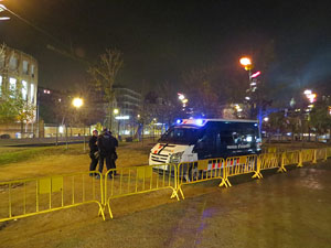 Manifestaci&oacute; antifeixista per un acte pol&iacute;tic de la plataforma Borb&ograve;nia amb el suport de Vox, a la pla&ccedil;a de l'U d'octubre del 2017