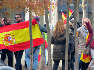 Manifestaci&oacute; antifeixista per un acte pol&iacute;tic de la plataforma Borb&ograve;nia amb el suport de Vox, a la pla&ccedil;a de l'U d'octubre del 2017