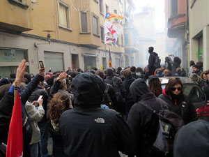 Manifestaci&oacute; antifeixista per un acte pol&iacute;tic de la plataforma Borb&ograve;nia amb el suport de Vox, a la pla&ccedil;a de l'U d'octubre del 2017