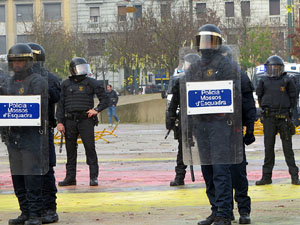 Manifestaci&oacute; antifeixista per un acte pol&iacute;tic de la plataforma Borb&ograve;nia amb el suport de Vox, a la pla&ccedil;a de l'U d'octubre del 2017