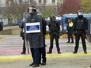 Manifestaci&oacute; antifeixista per un acte pol&iacute;tic de la plataforma Borb&ograve;nia amb el suport de Vox, a la pla&ccedil;a de l'U d'octubre del 2017