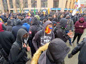 Manifestaci&oacute; antifeixista per un acte pol&iacute;tic de la plataforma Borb&ograve;nia amb el suport de Vox, a la pla&ccedil;a de l'U d'octubre del 2017