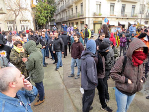 Manifestaci&oacute; antifeixista per un acte pol&iacute;tic de la plataforma Borb&ograve;nia amb el suport de Vox, a la pla&ccedil;a de l'U d'octubre del 2017