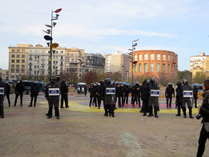 Manifestaci&oacute; antifeixista per un acte pol&iacute;tic de la plataforma Borb&ograve;nia amb el suport de Vox, a la pla&ccedil;a de l'U d'octubre del 2017