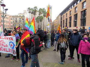 Manifestaci&oacute; antifeixista per un acte pol&iacute;tic de la plataforma Borb&ograve;nia amb el suport de Vox, a la pla&ccedil;a de l'U d'octubre del 2017