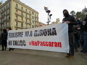 Manifestaci&oacute; antifeixista per un acte pol&iacute;tic de la plataforma Borb&ograve;nia amb el suport de Vox, a la pla&ccedil;a de l'U d'octubre del 2017