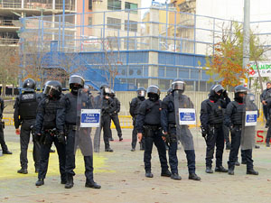 Manifestaci&oacute; antifeixista per un acte pol&iacute;tic de la plataforma Borb&ograve;nia amb el suport de Vox, a la pla&ccedil;a de l'U d'octubre del 2017