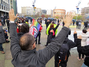 Manifestaci&oacute; antifeixista per un acte pol&iacute;tic de la plataforma Borb&ograve;nia amb el suport de Vox, a la pla&ccedil;a de l'U d'octubre del 2017