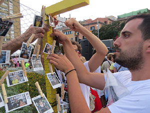 Mural de fotografies pels 10 mesos de l�empresonament de Jordi Cuixart i Jordi S&agrave;nchez