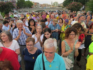 Mural de fotografies pels 10 mesos de l�empresonament de Jordi Cuixart i Jordi S&agrave;nchez