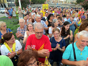 Mural de fotografies pels 10 mesos de l�empresonament de Jordi Cuixart i Jordi S&agrave;nchez