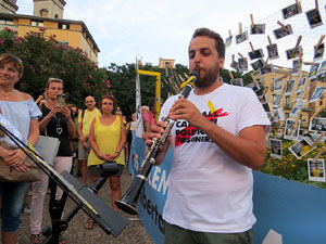 Mural de fotografies pels 10 mesos de l�empresonament de Jordi Cuixart i Jordi S&agrave;nchez