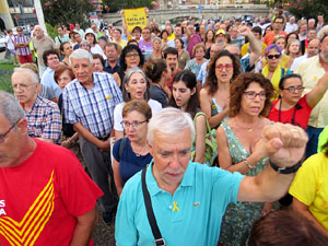 Mural de fotografies pels 10 mesos de l�empresonament de Jordi Cuixart i Jordi S&agrave;nchez