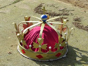 Activitat 'Pengem 2.000 cadenes' sobre el riu Onyar