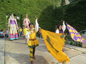 Fires de Sant Narc&iacute;s 2018. Toc de rams. Canvi dels rams de flors de les gegantes de Girona