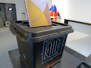 Exposició '55 urnes per la Llibertat' a la Fundació Fita, a la Casa de Cultura de Girona