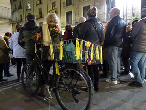 Concentraci&oacute; a la pla&ccedil;a del Vi per la llibertat dels presos pol&iacute;tics, amb Miquel Riera, director adjunt de El Punt Avui