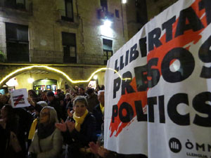 Concentraci&oacute; a la pla&ccedil;a del Vi per la llibertat dels presos pol&iacute;tics, amb Miquel Riera, director adjunt de El Punt Avui