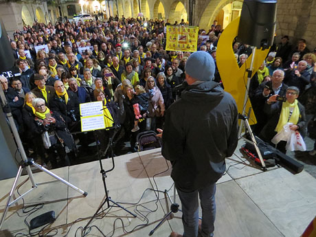 Concentraci&oacute; per la llibertat dels presos pol&iacute;tics a la pla&ccedil;a del Vi