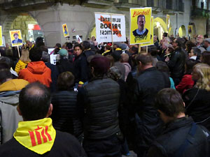 Concentraci&oacute; a la pla&ccedil;a del Vi per la llibertat dels presos pol&iacute;tics, amb Cims per la Llibertat