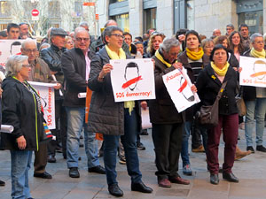 Concentraci&oacute; a la pla&ccedil;a del Vi el dijous 15 de mar&ccedil; de 2018