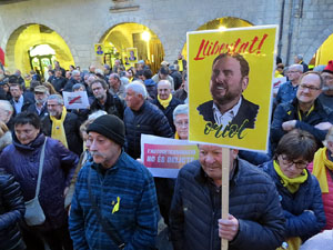 Concentraci&oacute; a la pla&ccedil;a del Vi per la independ&egrave;ncia i la llibertat dels presos pol&iacute;tics