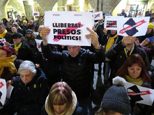 Concentraci&oacute; a la pla&ccedil;a del Vi per la independ&egrave;ncia i la llibertat dels presos pol&iacute;tics