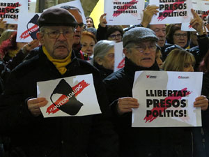 Concentraci&oacute; a la pla&ccedil;a del Vi per la independ&egrave;ncia i la llibertat dels presos pol&iacute;tics
