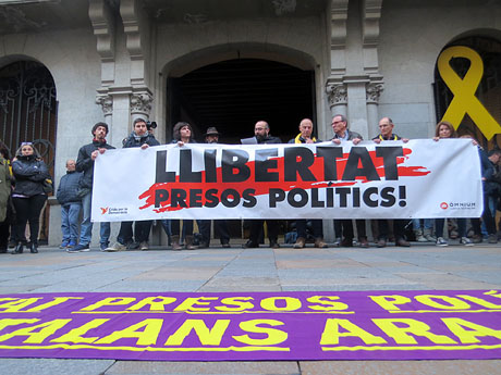 Concentraci&oacute; a la pla&ccedil;a del Vi per la independ&egrave;ncia i la llibertat dels presos pol&iacute;tics