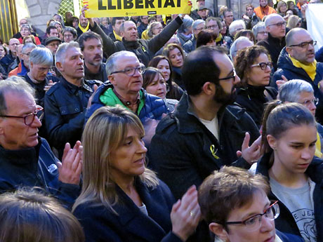 Concentraci&oacute; per la llibertat dels presos pol&iacute;tics a la pla&ccedil;a del Vi