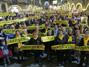 Concentraci&oacute; a la pla&ccedil;a del Vi de suport a la vaga de fam iniciada per Jordi S&agrave;nchez, Jordi Turull, Joaquim Forn i Jordi Rull