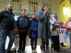 Concentraci&oacute; a la pla&ccedil;a del Vi de suport a la vaga de fam iniciada per Jordi S&agrave;nchez, Jordi Turull, Joaquim Forn i Jordi Rull