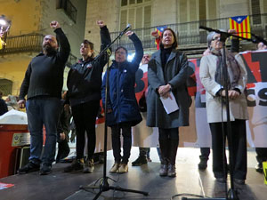 Concentraci&oacute; a la pla&ccedil;a del Vi de suport a la vaga de fam iniciada per Jordi S&agrave;nchez, Jordi Turull, Joaquim Forn i Jordi Rull