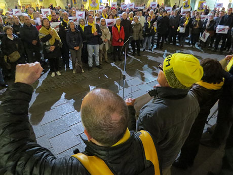 Concentraci&oacute; per la llibertat dels presos pol&iacute;tics a la pla&ccedil;a del Vi