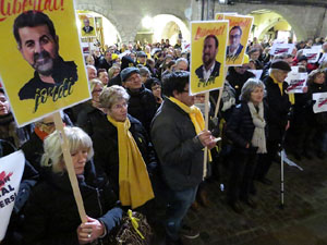Concentraci&oacute; a la pla&ccedil;a del Vi per la independ&egrave;ncia i la llibertat dels presos pol&iacute;tics