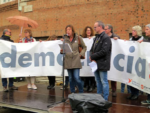 Concentraci&oacute; contra l'exclusi&oacute; de Carles Puigdemont, Toni Com&iacute; i  Clara Ponsat&iacute; a les eleccions Europees